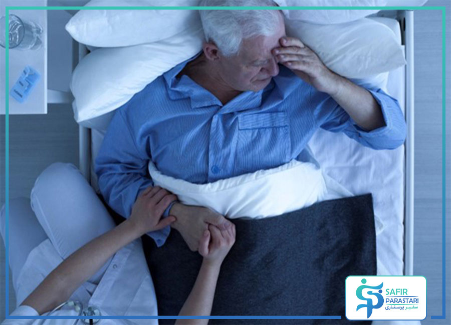 استخدام مراقب سالمند شیفت شب